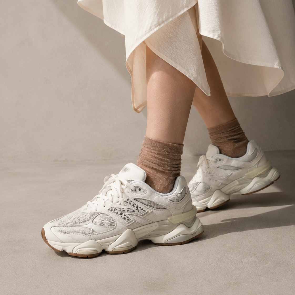 New Balance 9060 Léopard Baskets Blanc Cassé Homme Femme - 5