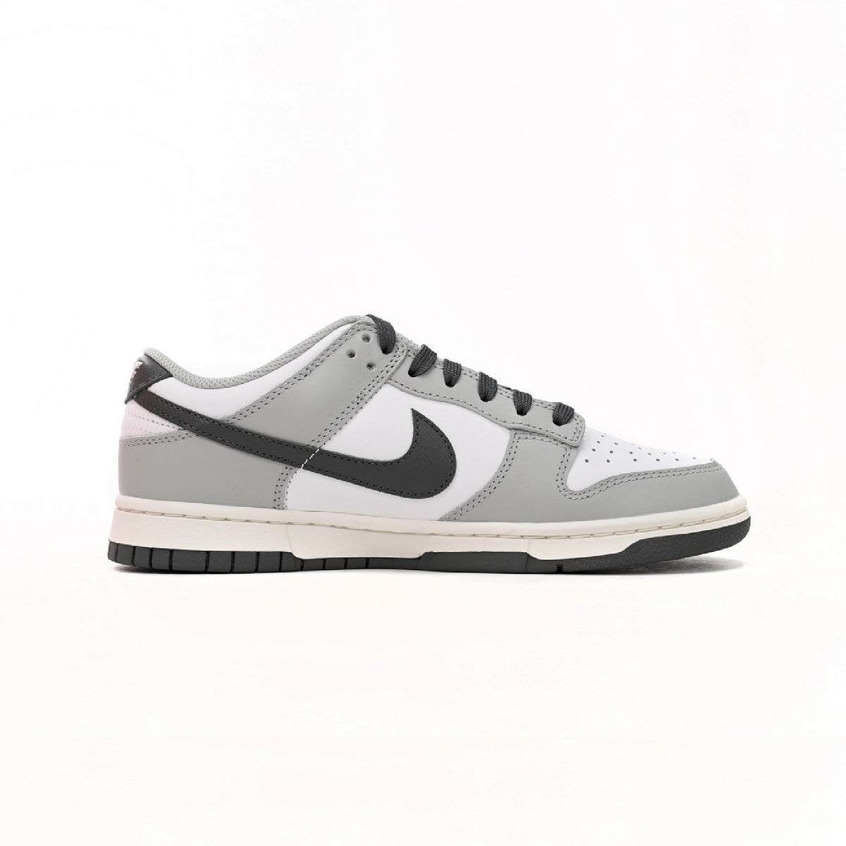 Nike Dunk Low Light Smoke Grey Baskets Gris Blanc Homme Femme - 1