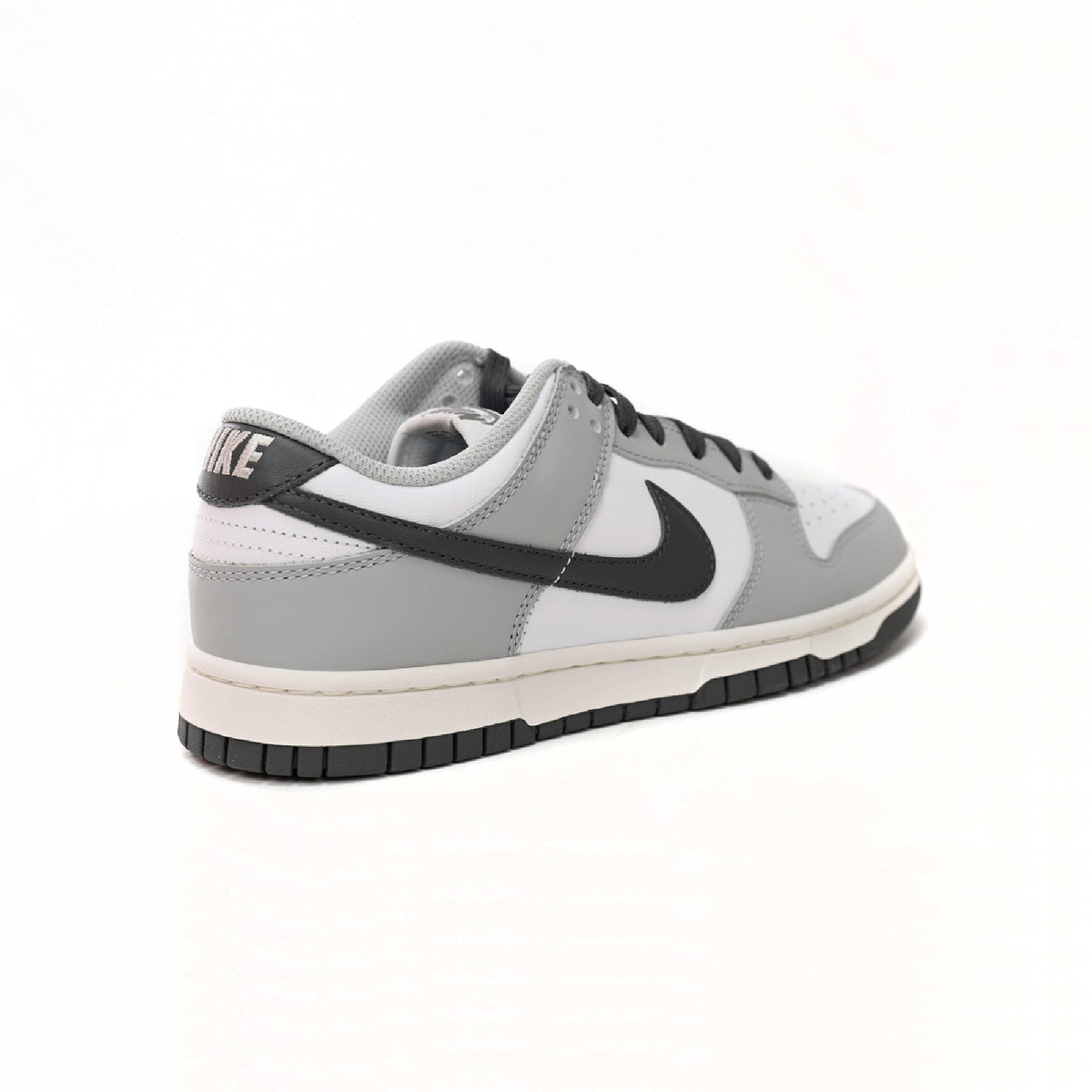 Nike Dunk Low Light Smoke Grey Baskets Gris Blanc Homme Femme - 2