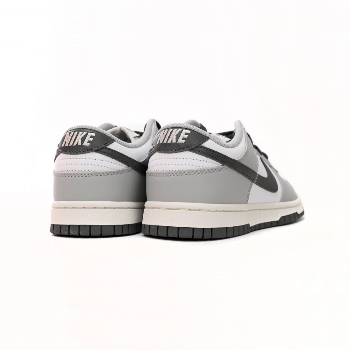 Nike Dunk Low Light Smoke Grey Baskets Gris Blanc Homme Femme - 3