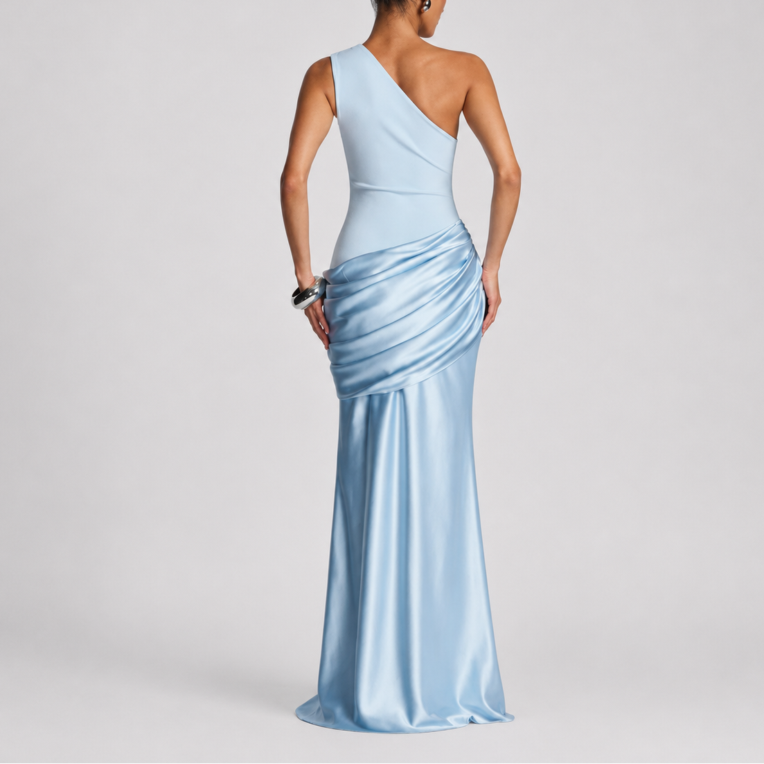 Robe Asymétrique Longue Femme robe une épaule élégante en satin, détail décolleté