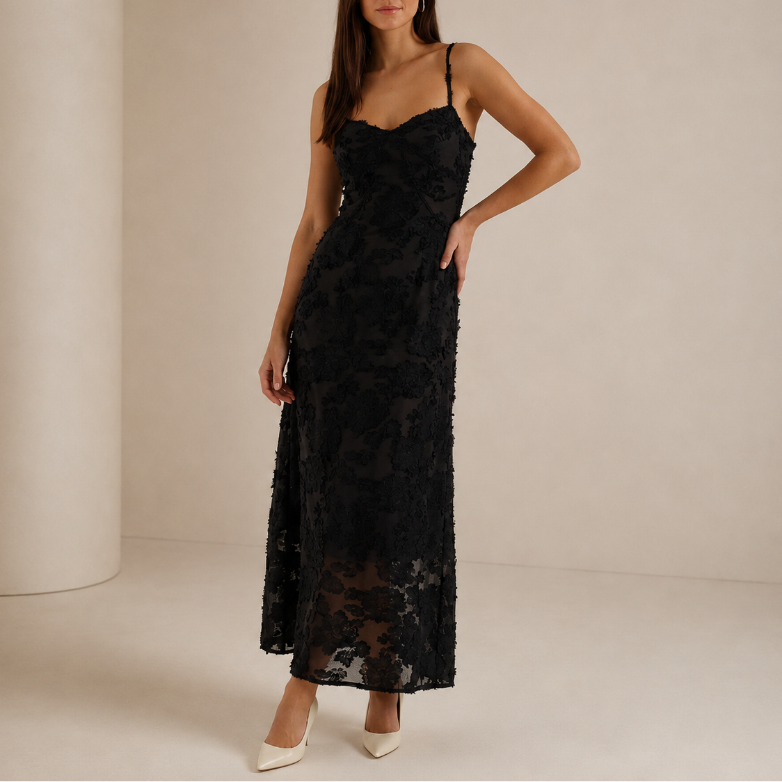 Robe Dentelle Longue Fleurie Femme robe de soirée sans manches en dentelle, vue de face