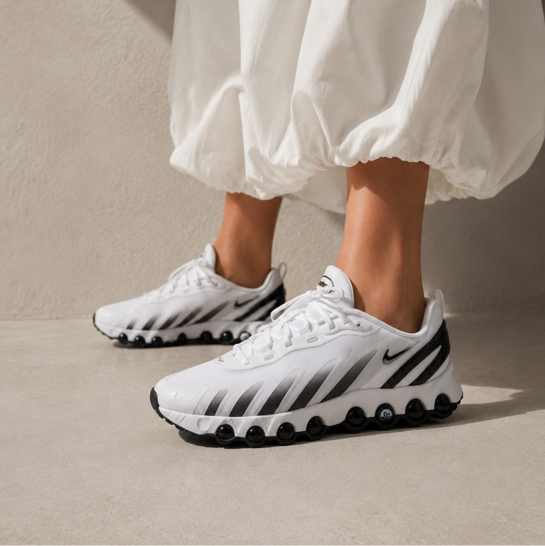 Nike Air Max DN8 White Black Baskets Blanc Noir Homme Femme - 5