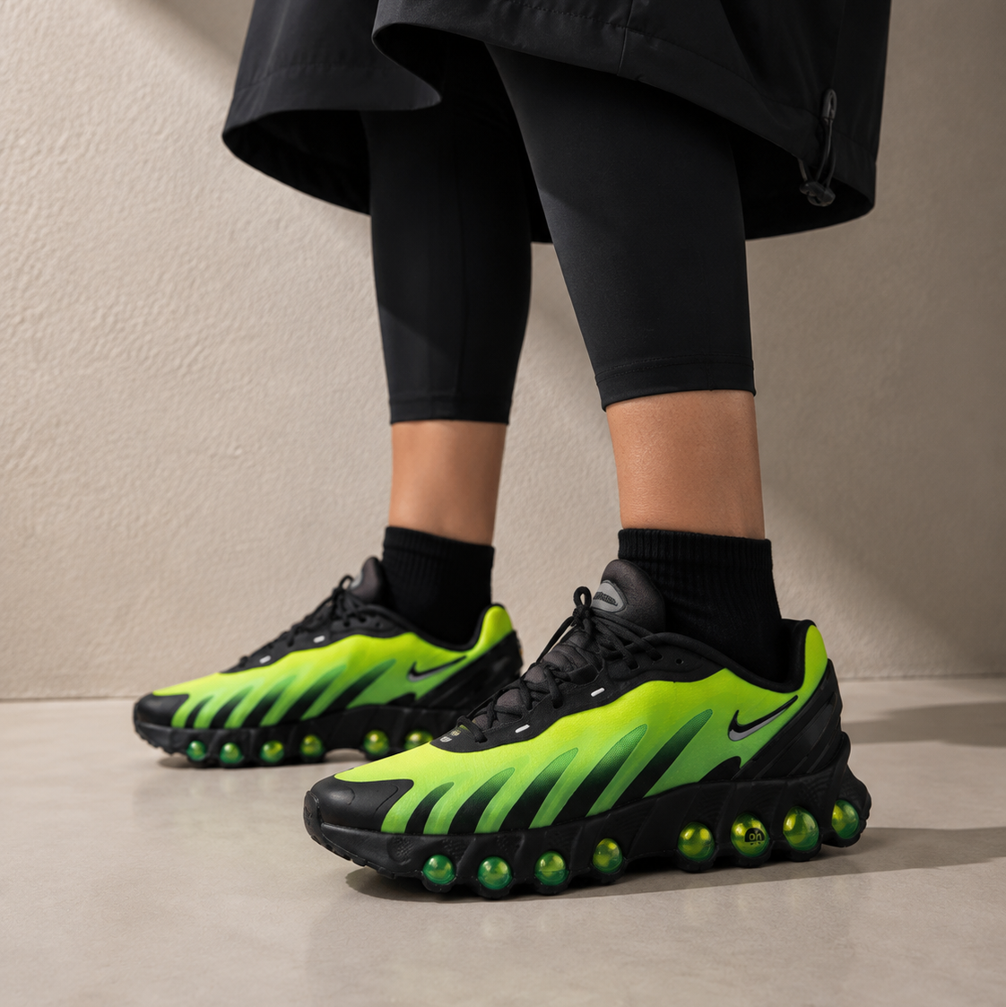 Nike Air Max DN8 Black Lime Green Strike Volt Baskets Noir Vert Homme Femme - 4