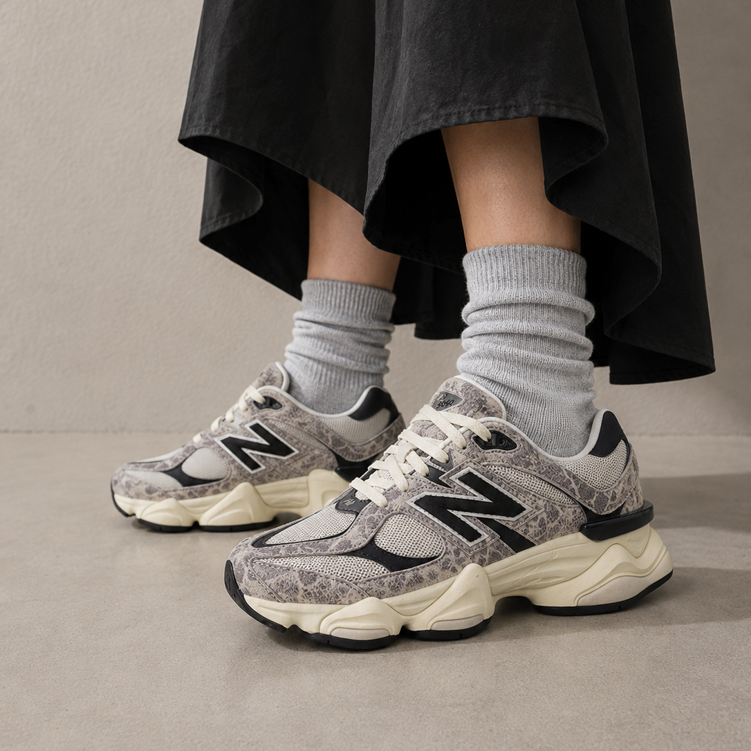 New Balance 9060 Year of the Snake Baskets Blanc Cassé Noir Homme Femme - 5