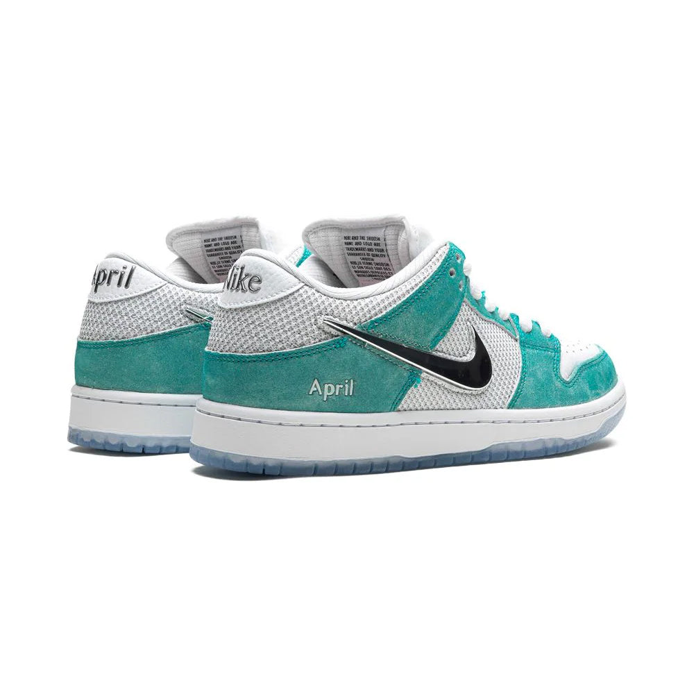 Nike SB Dunk Low Pro QS x April Skateboards Baskets Turquoise Homme Femme - 3