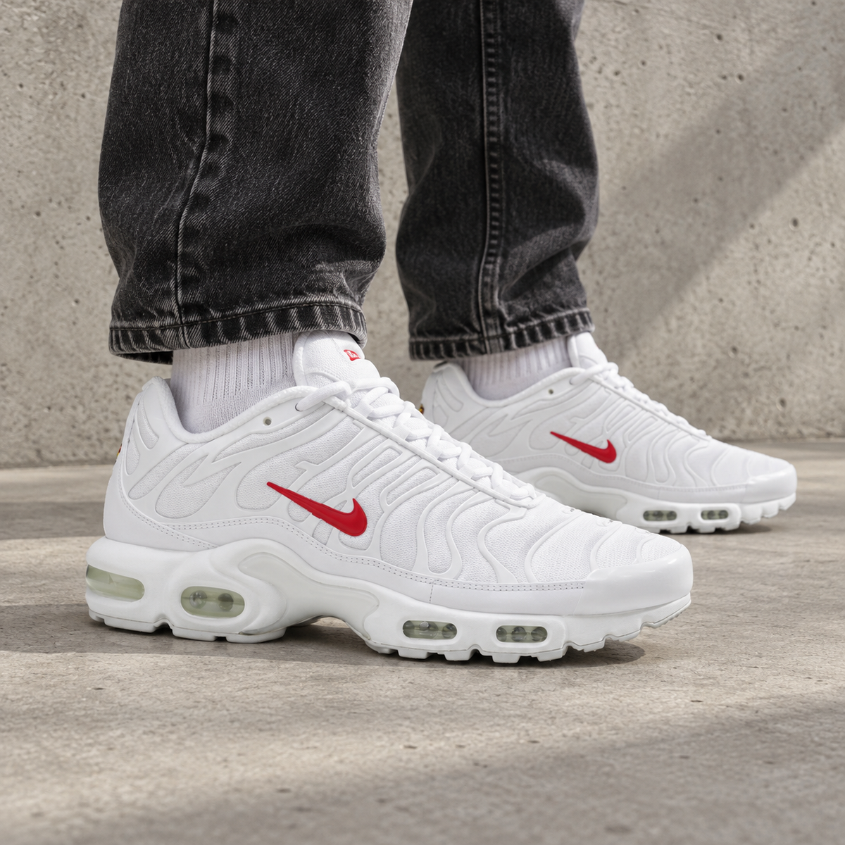 Nike Air Max Plus x Supreme White Speed Red Baskets Blanc Rouge Homme Femme - 4