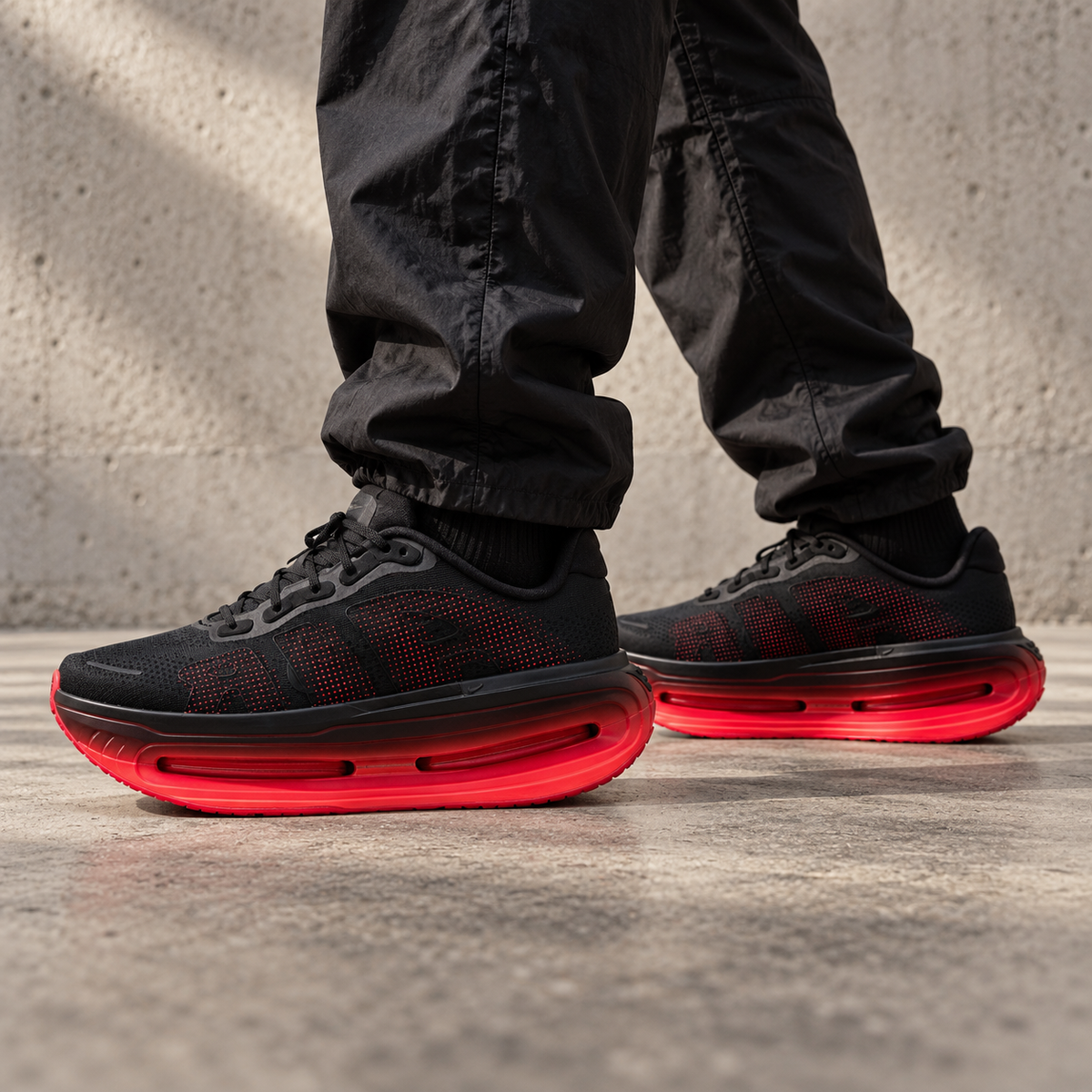 Nike Vomero Premium Black Bright Crimson Chaussures Running Noir Rouge Mixte - 5