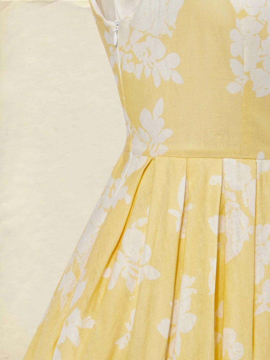 Scarlett | Robe midi sans manches à imprimé floral pour femme, coupe évasée