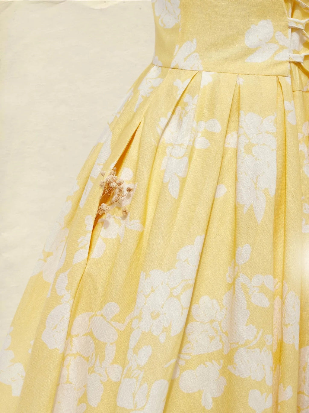 Scarlett | Robe midi sans manches à imprimé floral pour femme, coupe évasée
