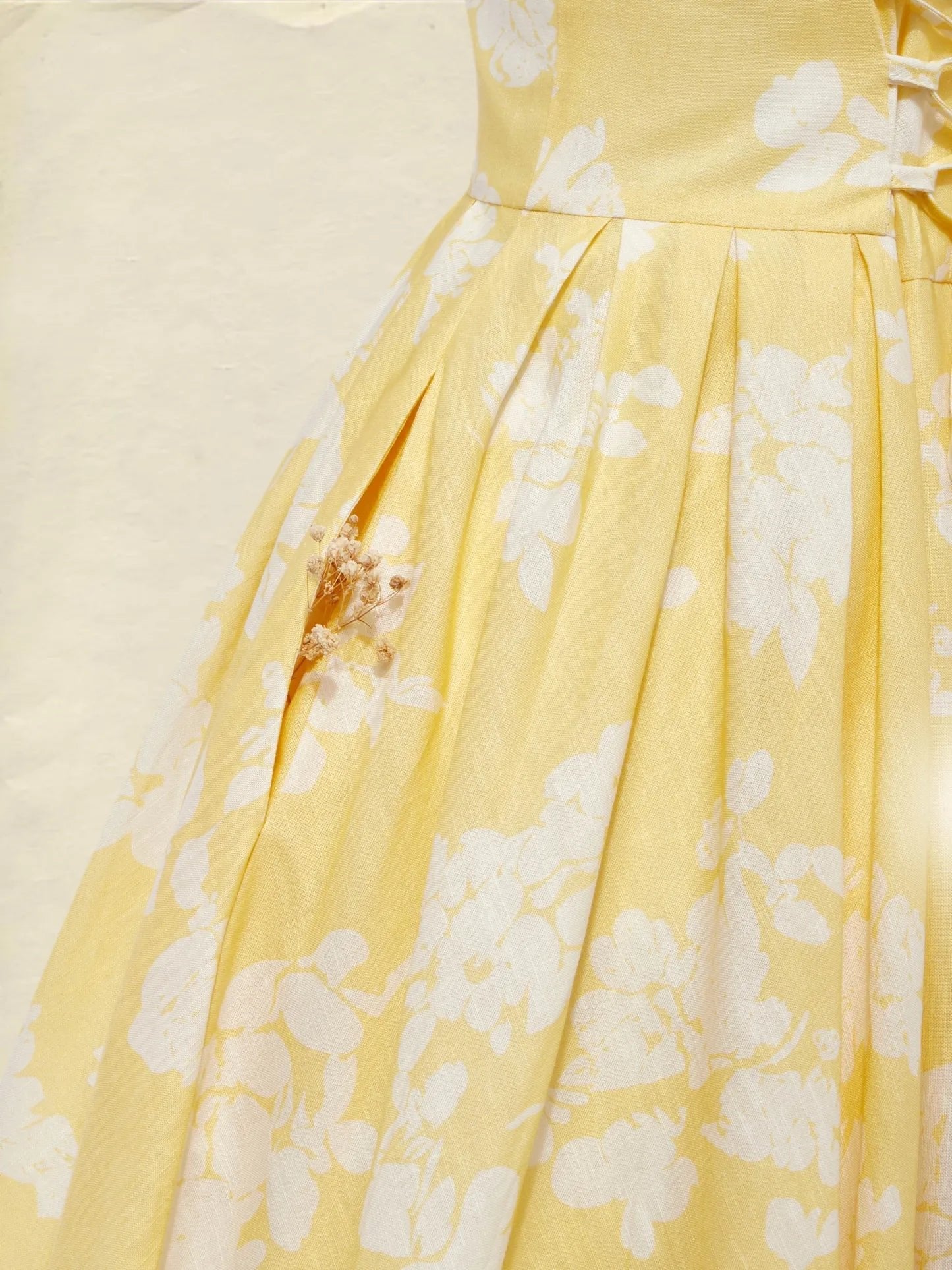 Scarlett | Robe midi sans manches à imprimé floral pour femme, coupe évasée