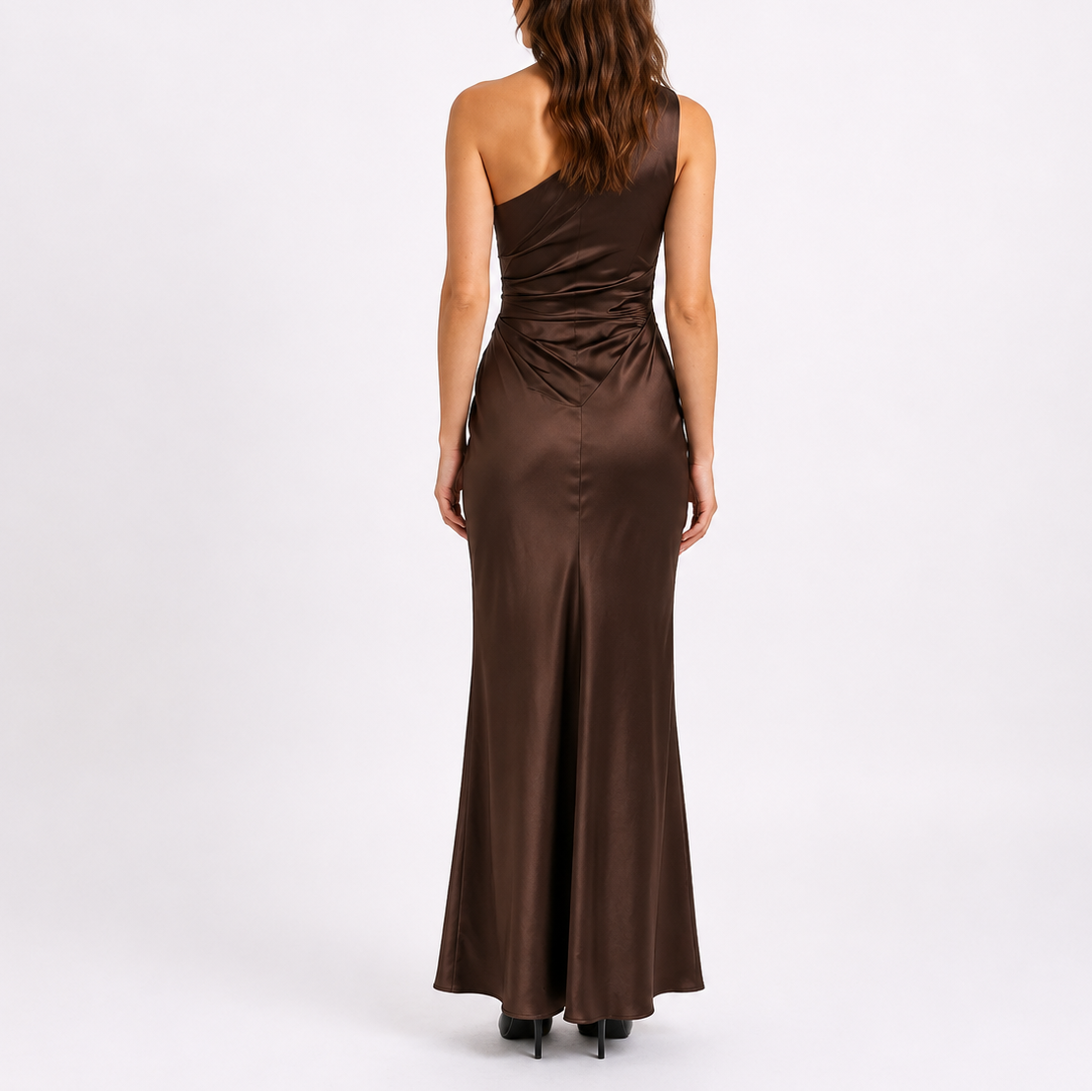 Robe de Soirée Longue Satin Femme robe de gala longue élégante en satin, vue de profil